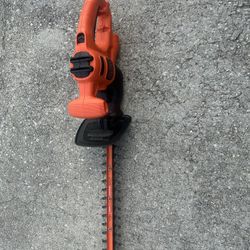 Black and Decker electric hedge trimmer 17”