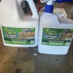  Una luz y producto para limpiar el Drive Way o la madera