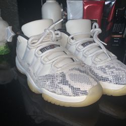 Air Jordan 11 Retro Low 'Light Bone Snakeskin'