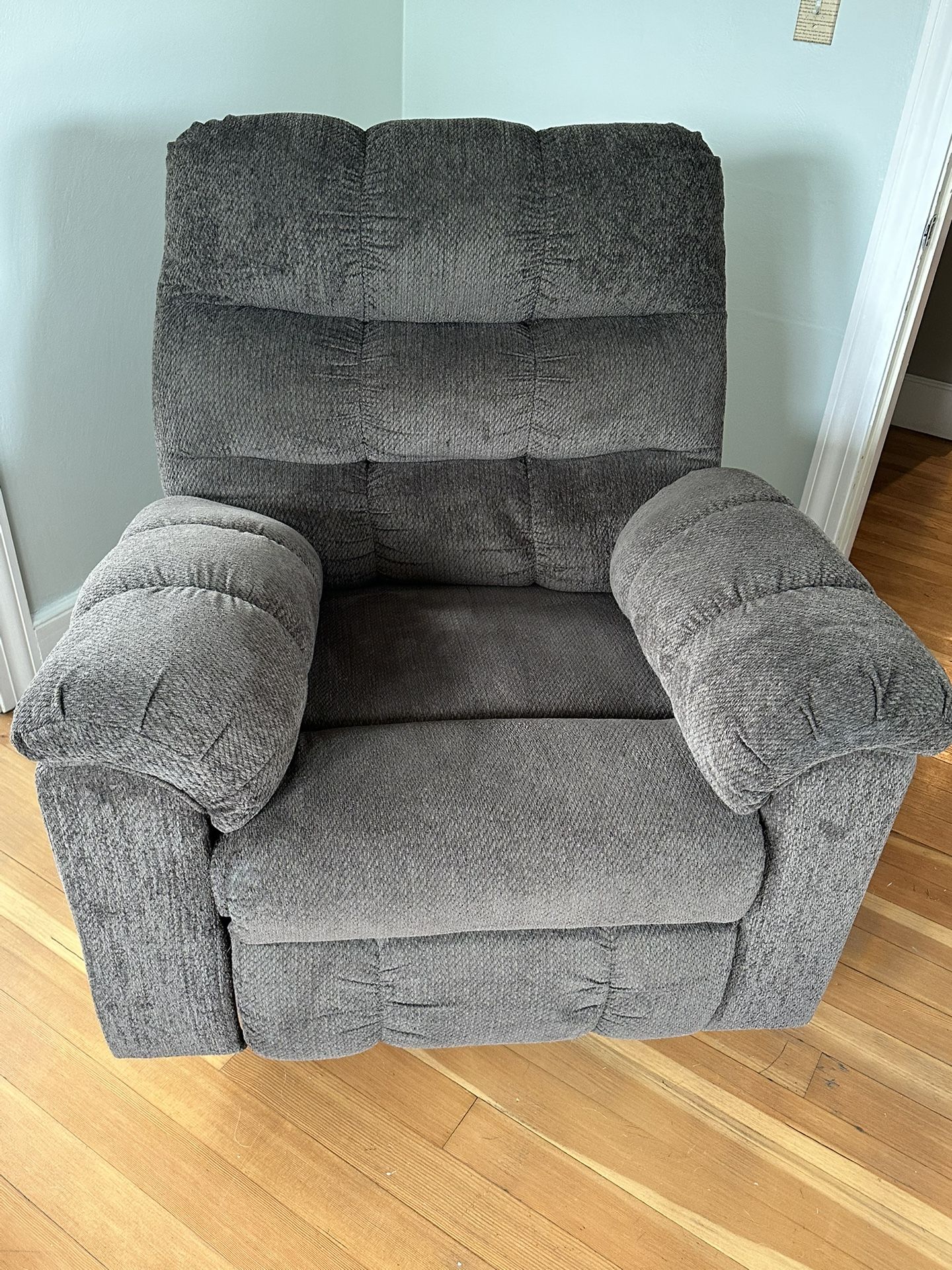 Comfortable Recliner & Rocker Chair