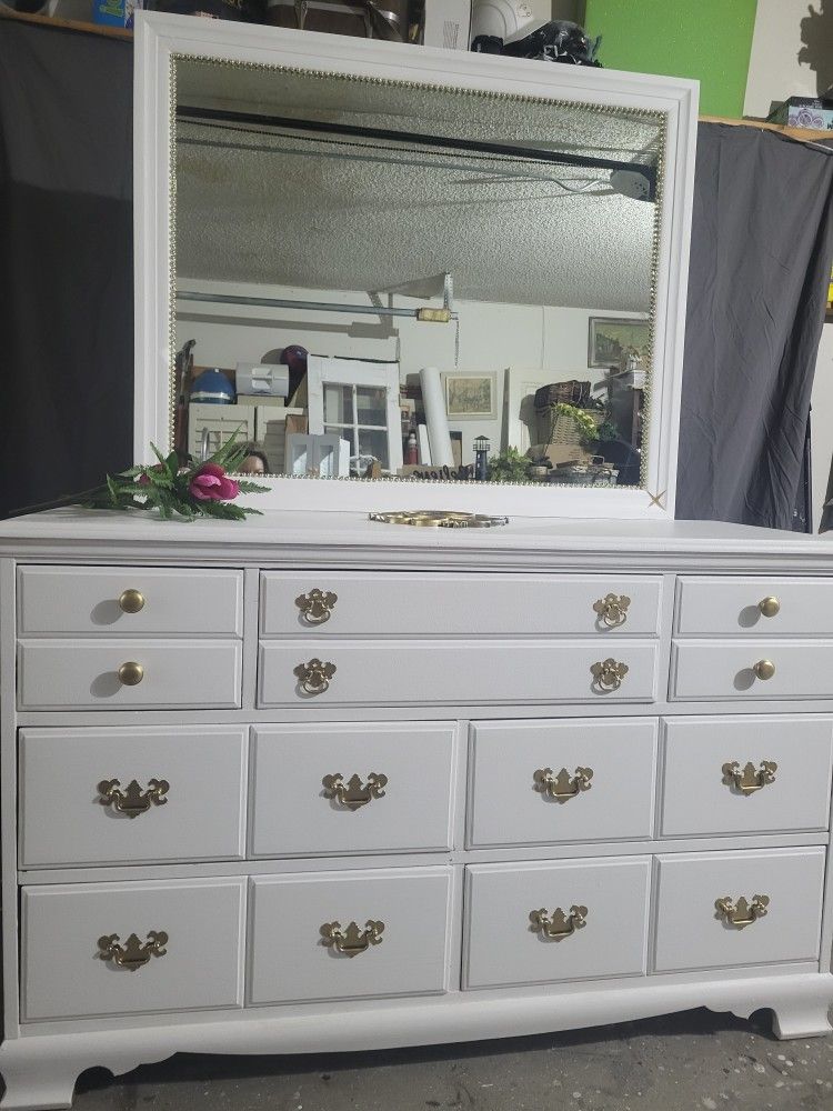 Beautiful Mid Century 1950's Dresser With Beautiful Mirror, Solid Wood Dovetail,  7 Draws, Exc.Cond 