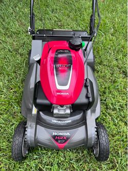 HONDA HRX-217 /200cc  LAWNMOWER IS SELF PROPELLED. TWIN BLADE . XENOY DECK NEVER GER RUST, DENT or CORRODE Incredibly strong.. . . working perfectly ,