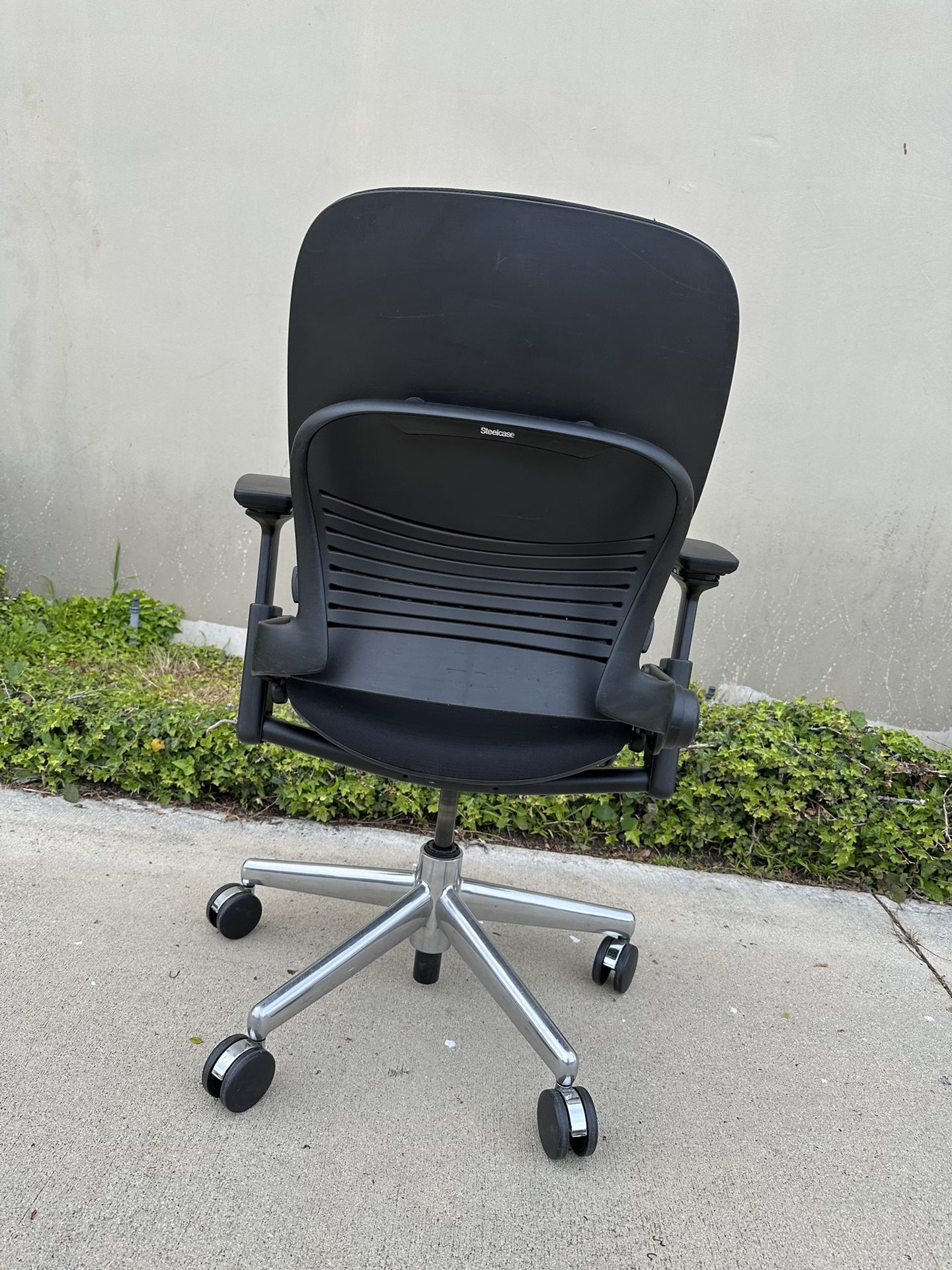 Herman Miller Aeron Embody Celle Steelcase Leap V2 Aluminum Chrome