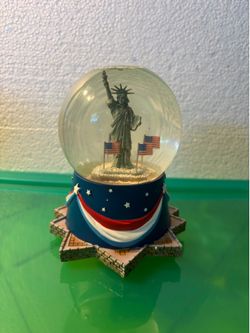 Hallmark Musical Patriotic Water Globe