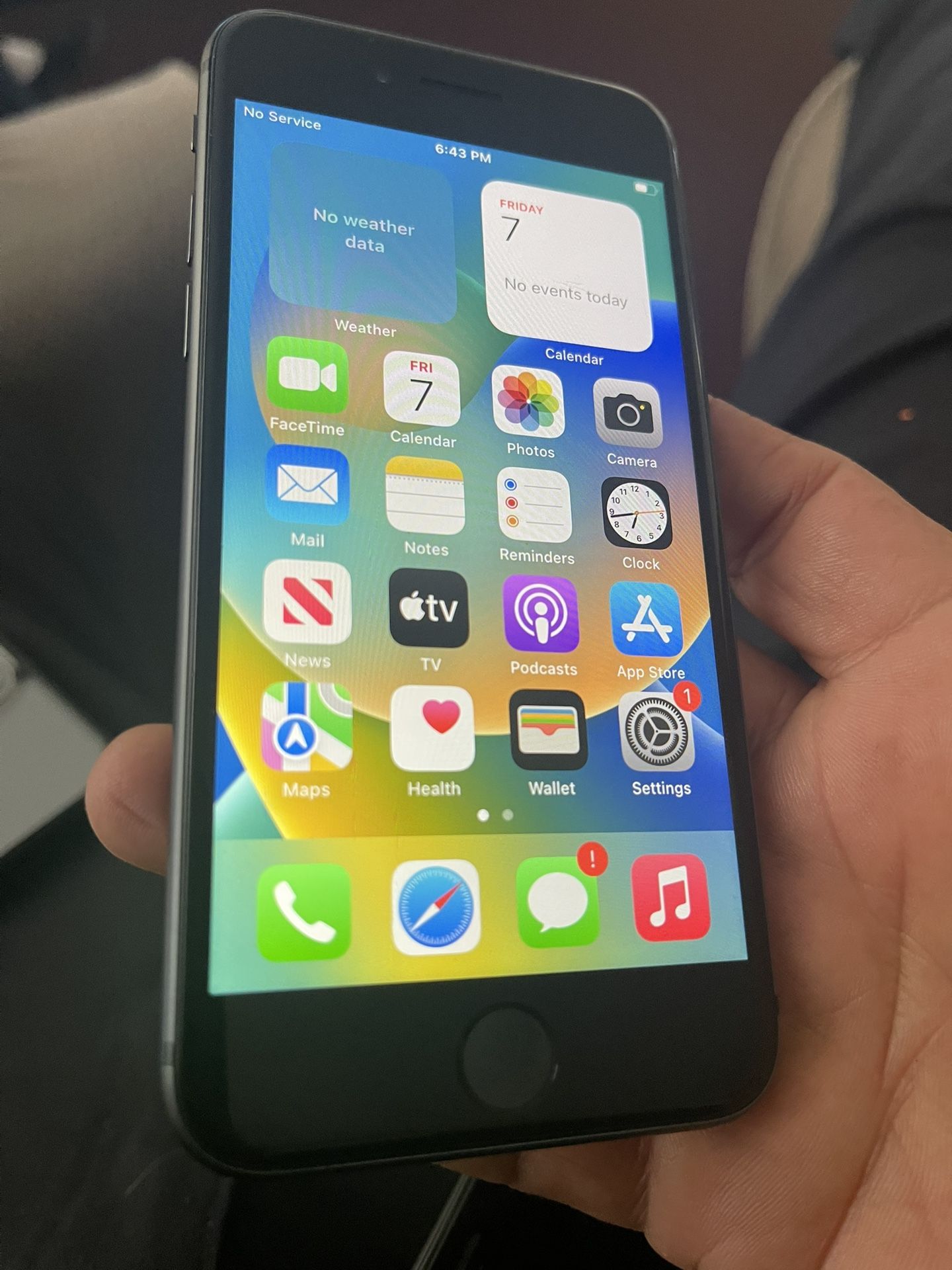 iPhone 8 64gb Unlocked For T-Mobile And Att Metro Pcs Mexico. (back Has Small Crack)