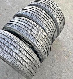 225/55/19 Michelin vendo un set de llantas usadas excelente condiciones de vida las 4 ✅🤩I am selling a set of used tires, all 4 in excellent living c