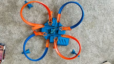 Hot wheels criss crossed crash track set