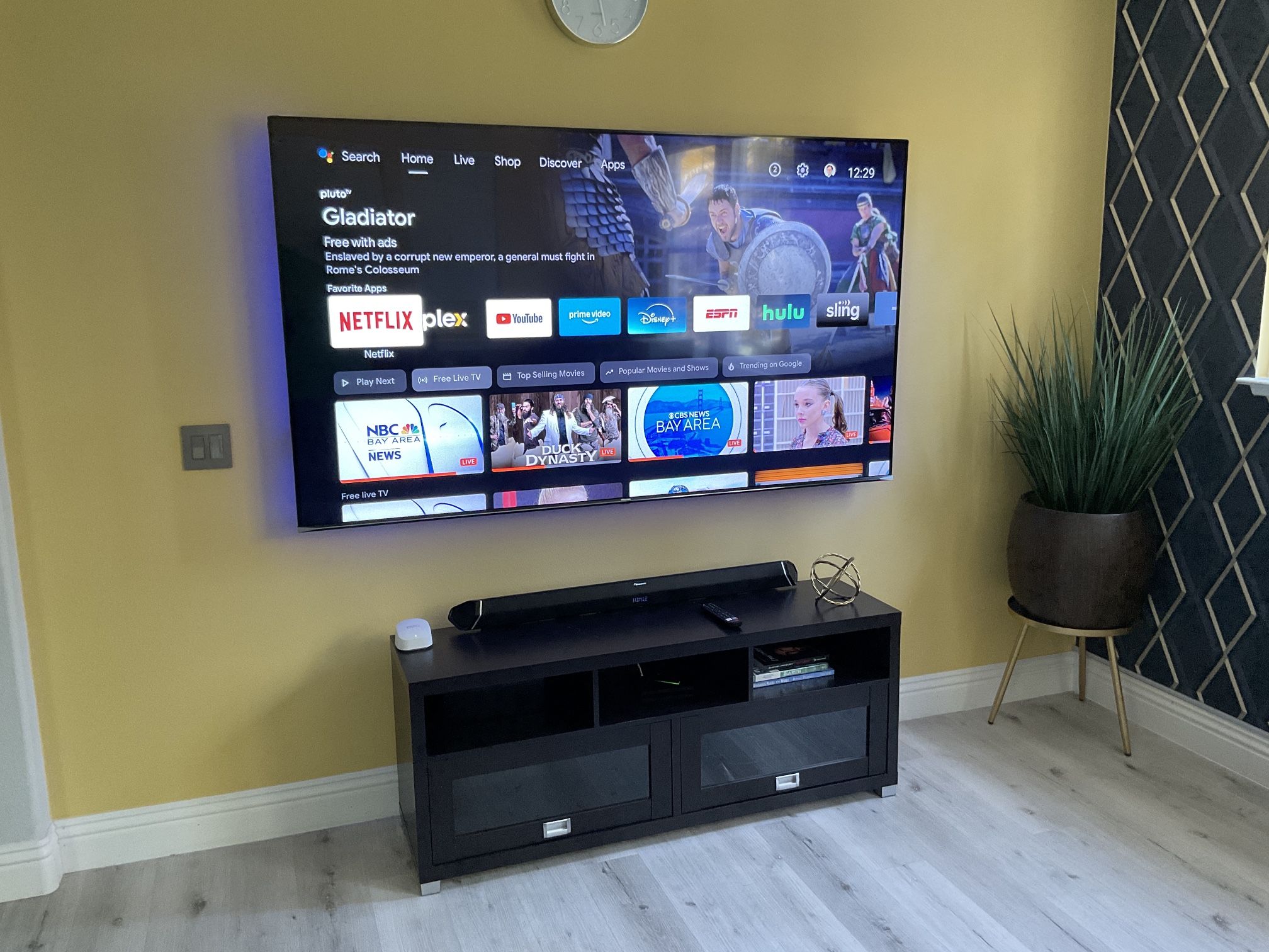 📺 85” Hisense 4K UHD Smart TV – Excellent Condition – Model: Hisense 85H6570G