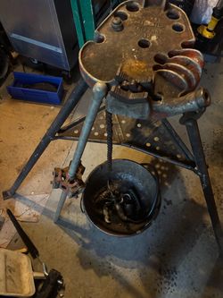 Ridgid tristand w/manual threader and Ridgid 318 oiler