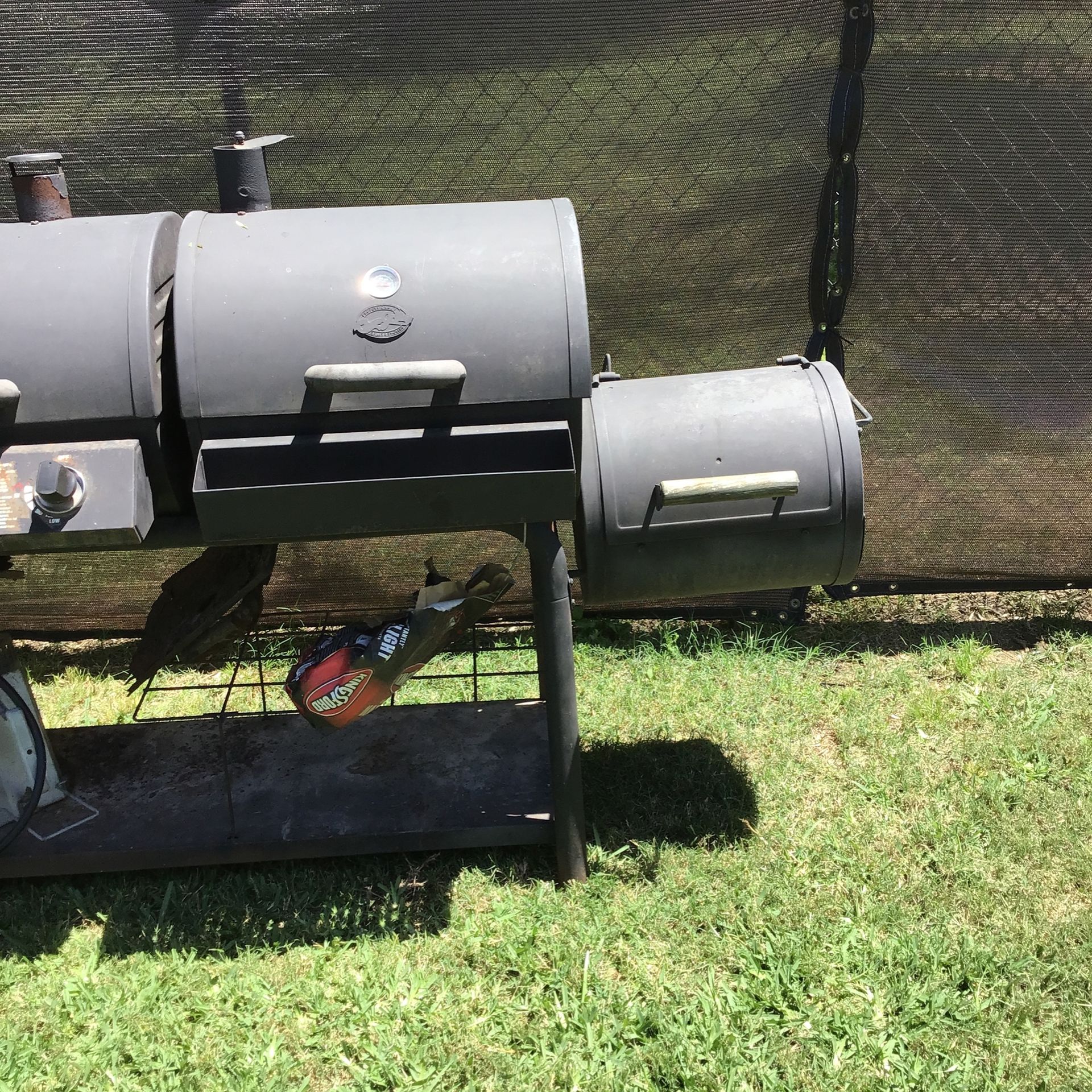 Charcoal Pit Must Go —You’ll Need To Load it Yourself. BBQ Pit Must Go for Sale