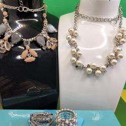 LOT GEORGOUS VINTAGE PIECES, 4 ITEMS, 
