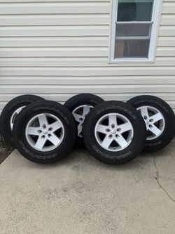 Jeep Wheels with Goodyear Wrangler Tires – Set of 5