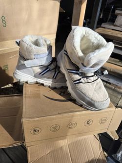 Winter Gear,  Boots  👢,  Snow Chains,snow Pants( Lar Pg )