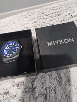 MiYon Men watch New Glendora