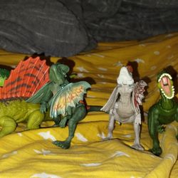Bundle Of 7 Jurassic World Dinosaurs Toys!