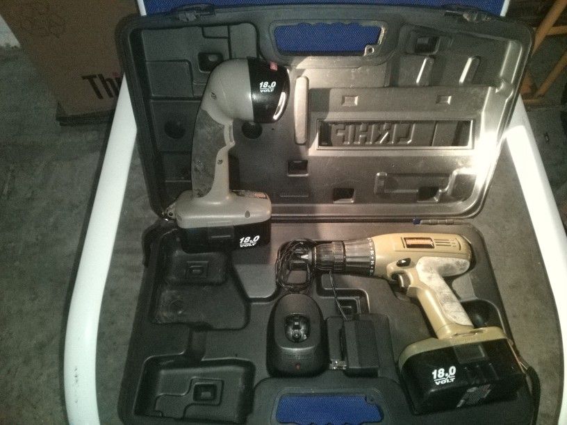 Craftsman 18V Drill Driver, Flashlight, Batteries & Charger (Model: 315.115370)