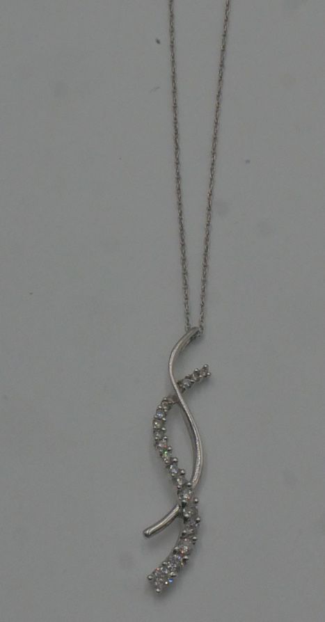 10KT WHITE GOLD THIN CHAIN WITH CURVED PENDANT 1.5 GRAMS 826524-1