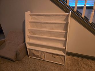 Kids bookshelf