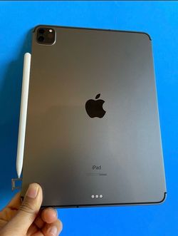 Apple IPad Pro 11” 3rd Generation (2021 model / M1 chip ) 128GB WiFi + Cellular (5G / Unlocked) with pen, keyboard & Accessories