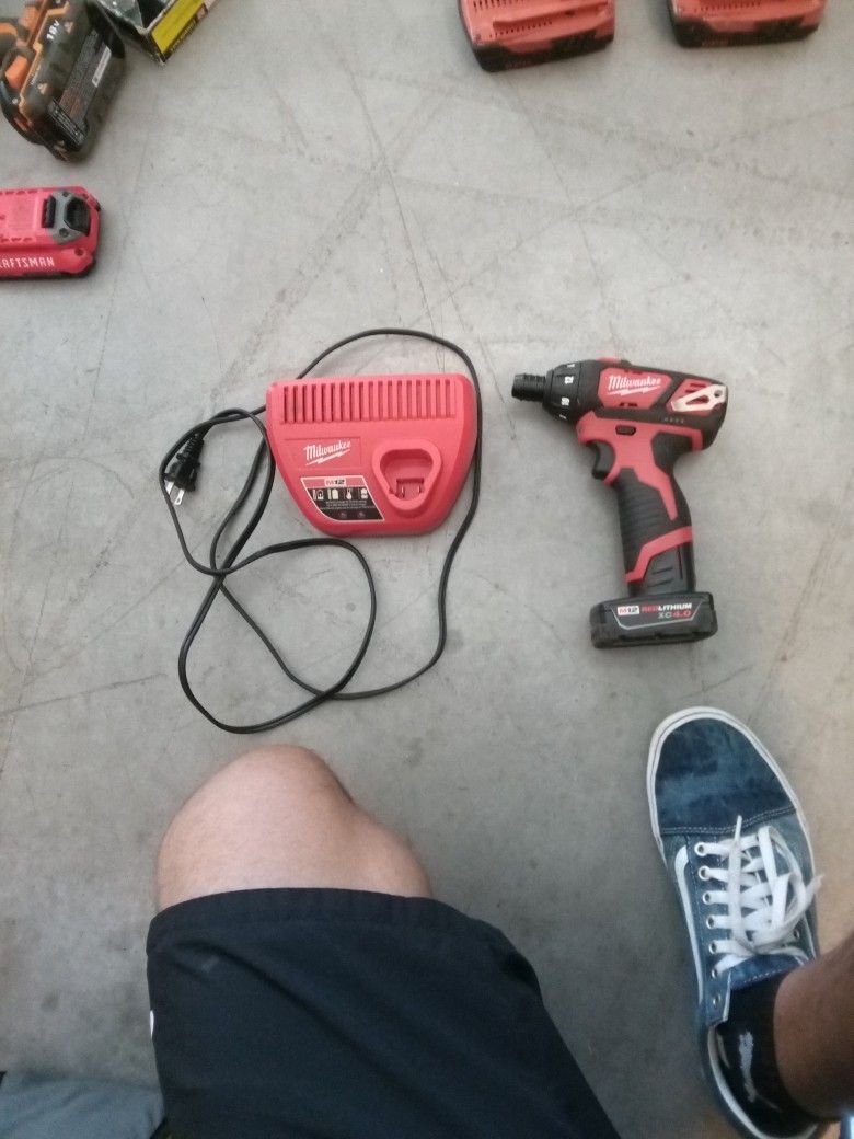 Milwaukee Screwdriver Drill & Battery Charger 