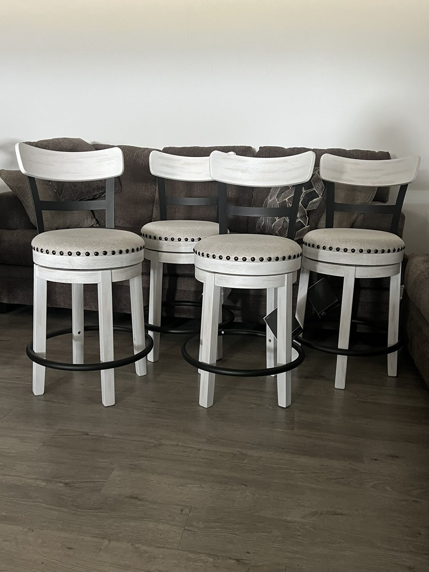 4 Bar Height Bar Stools