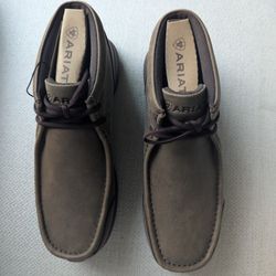 Size 10.5 Ariat NEW IN BOX MEN'S BOOTS 