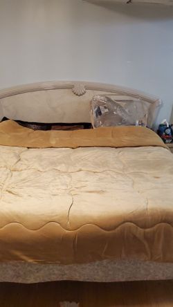 Blanket with pillow cases and fitted sheet king