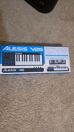 Alesis V25 - 25-Key USB MIDI Keyboard Controller with Backlit Pads, 4 Assignable Knobs and Buttons, Professional Software Suite Included