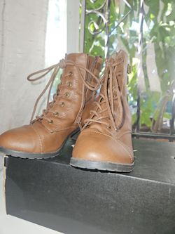 Combat boots