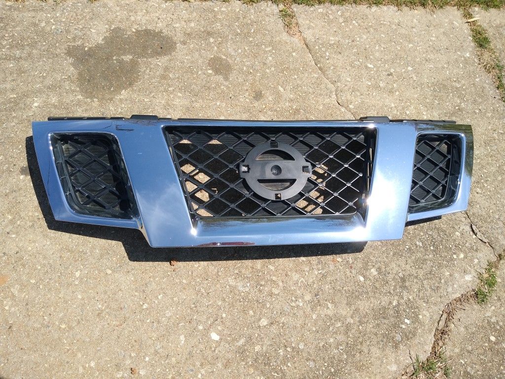 Nissan Pathfinder crome grill for 2008 to 2011