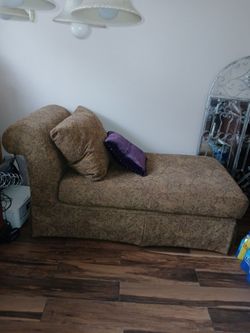 Lounge couch in good condition