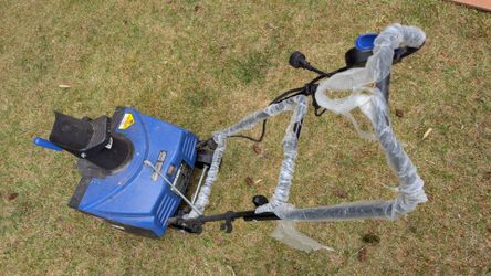 Snow Joe SJ623E 18" Electric Snow Thrower with Headlight – 15 Amp – Works Great