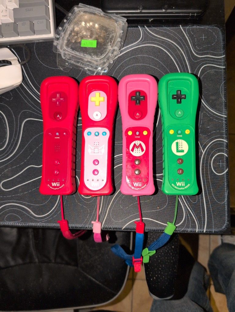 Wii Remotes And Nunchuk