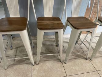 4 chairs/ Bar stools