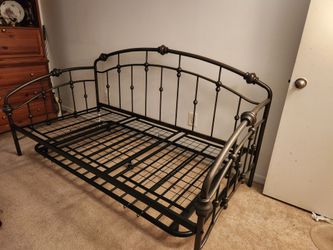 Beautiful Black Metal Daybed / Sofa Bed Frame – Elegant Design