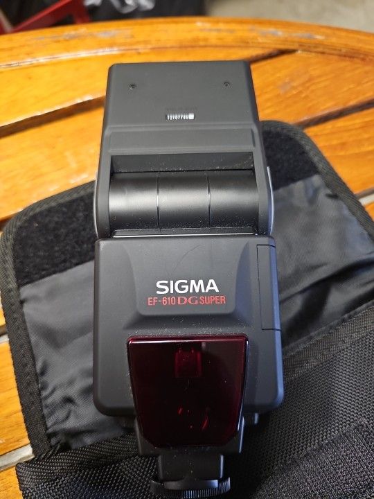 Excellent Sigma EF 610 DG Super TTL Flash with Case