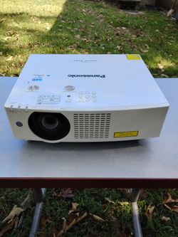 Panasonic PT-VMW50 WXGA Laser Projector