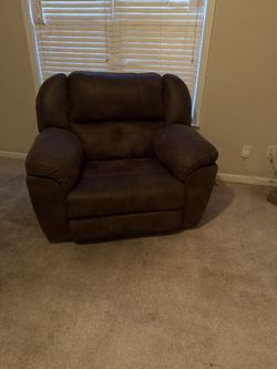 Soft Suade Like Material Easy To Clean Only 2 Yrs Old Original Price $1100