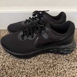Nike Size 8 Women’s New