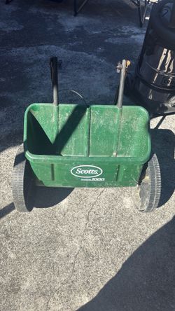 Fertilizer spreader