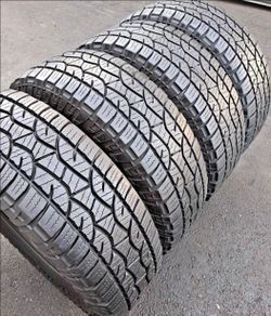 275 70 18 Cooper Tires Con 80% de Vida Las 4