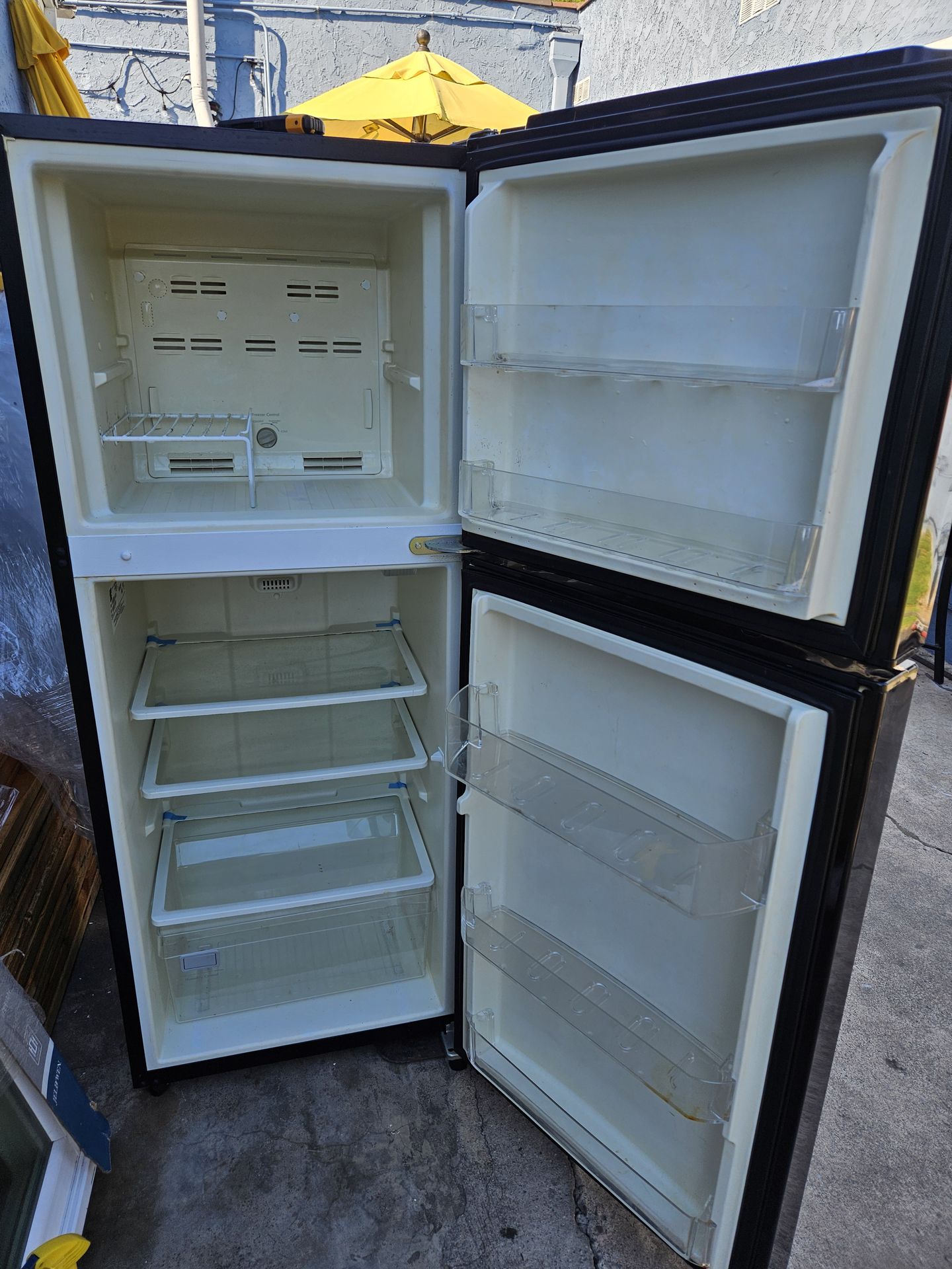 Refrigerator. Kenmore. 60x24 x15