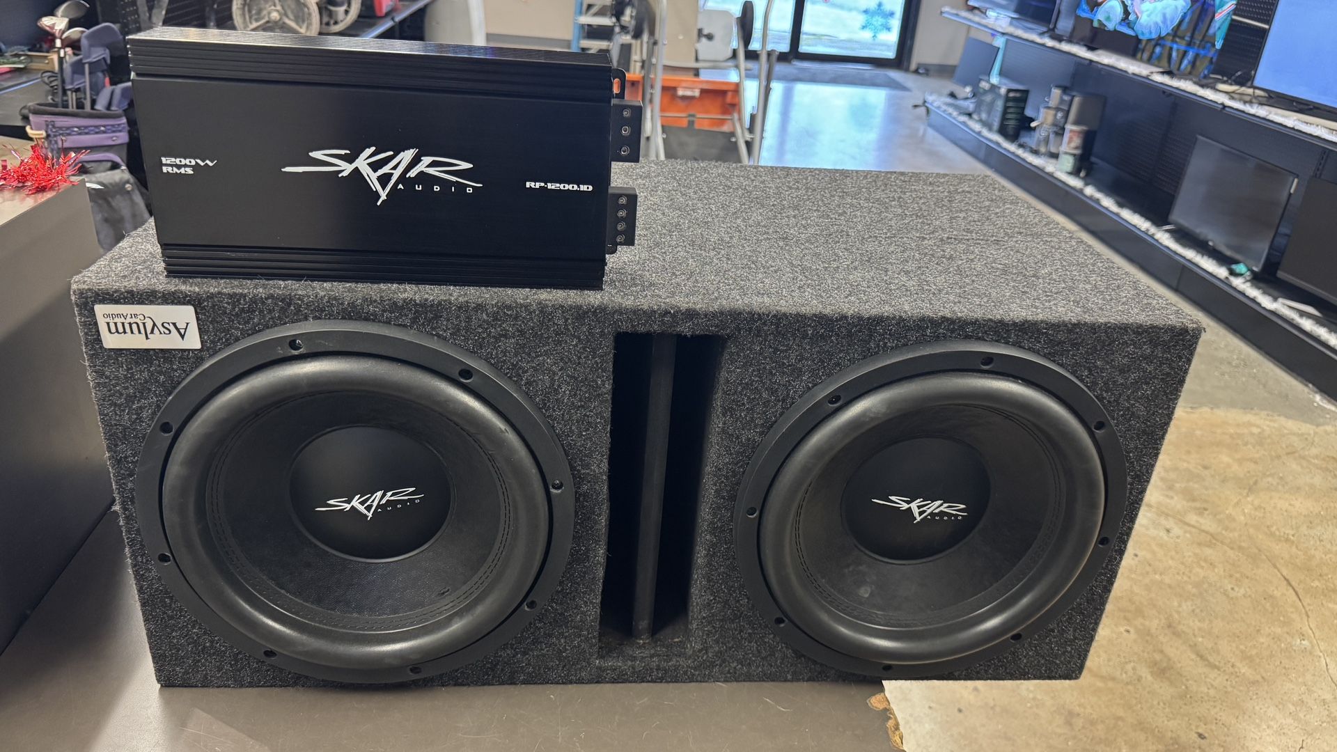 Skar Audio see of 12” 1000W subwoofers with 1200W RMS amp nothing sold separate no trades pick up in Tacoma FIRM PRICE