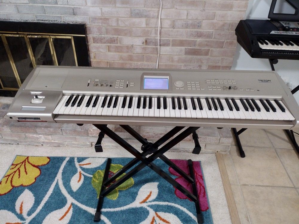 KORG TRITON STUDIO 76