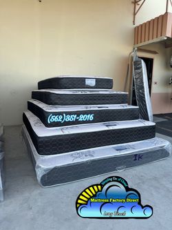 Cal king deluxe mattress and Boxspring bed set