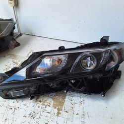 Toyota Camry Left Headlight Oem