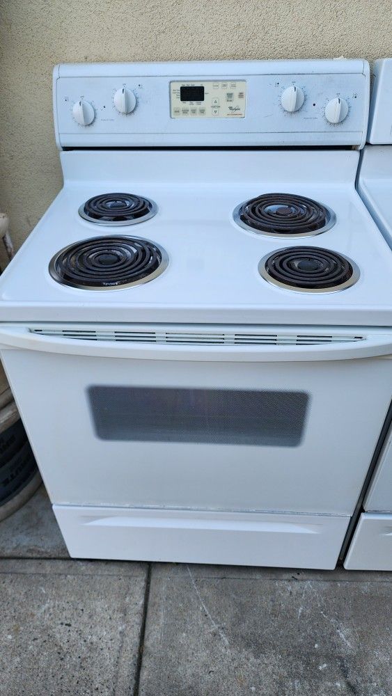 Preciosa Estufa Electrica Whirlpool Luz 220V Lista Para Usar Super Limpia Trabaja Muy Bien Los Quemadores Y El Horno $180