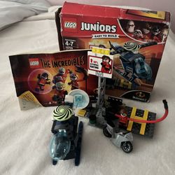 Lego Juniors Incredibles Elastigirl's Rooftop Pursuit 