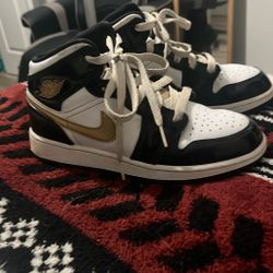 jordan’s 1 white black gold 