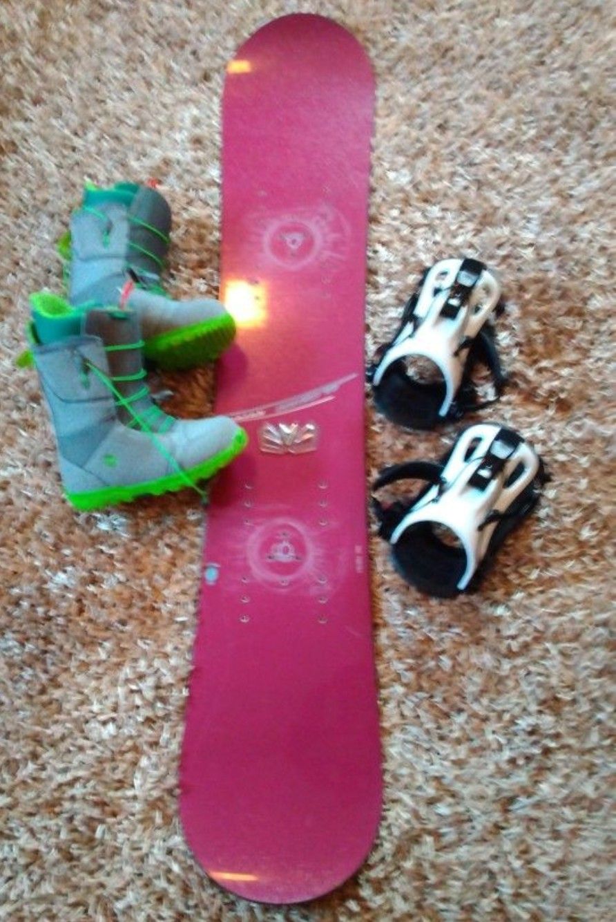 Burton Snowboard/ Burton Boots &  Brand New Bindings 